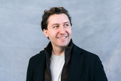 バスバリトン：クレシミル・ストラジャナッツ