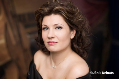 ソプラノ：マリナ・レベカ