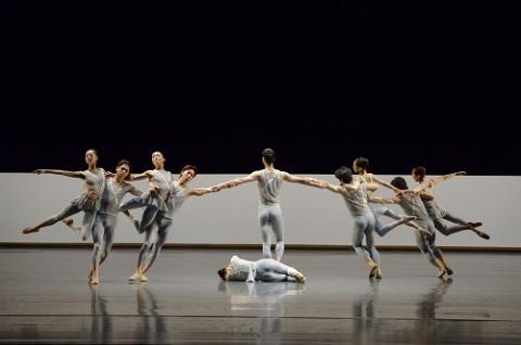 新国立劇場ダンス　新国立劇場バレエ団　「Ｓｔｒｉｎｇ　ＳＡＧＡ／暗やみから解き放たれて」