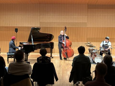 クニ三上・Jazzピアノトリオ 川崎(クニミカミジャズピアノトリオ