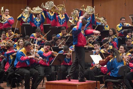 ベネズエラのスラムから飛び出した! 奇跡のオーケストラが12月に初来日