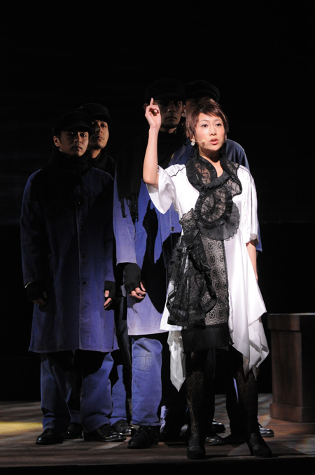 音楽劇「箱の中の女」開幕