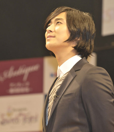 チュ・ジフン　撮影：イシイノブミ