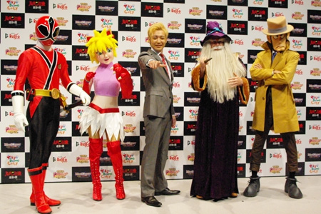 つるの剛士市長とアトラクションキャラクター