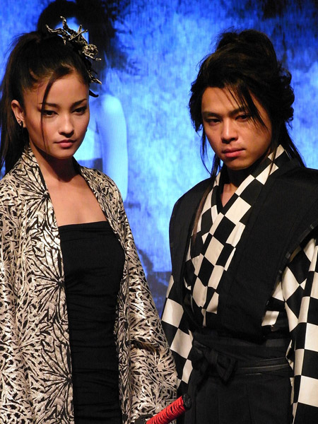 黒木メイサ 舞台上で 脱がされる 女信長 製作発表 チケットぴあ 演劇 演劇 黒木メイサ 舞台上で 脱がされる 女信長 製作発表 チケットぴあ 演劇 演劇