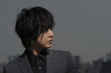 （C）韓流ぴあ特別編集／「1stフォト＆エッセイBOOK　パク・ヘジン　素顔のままで」