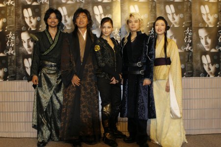 左より　河合龍之介、石田純一、黒木メイサ、中川晃教、有森也実