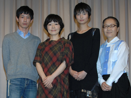 小林聡美がシンガーソングライターデビュー 犬の散歩中に作った チケットぴあ 映画 舞台挨拶