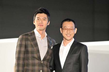 ヒョンビン、ピョ・ミンス監督 撮影：イシイノブミ