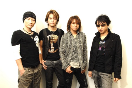 BINECKS 左からBOH、KEITA、DAITA、TESSEY 撮影:柴田和彦