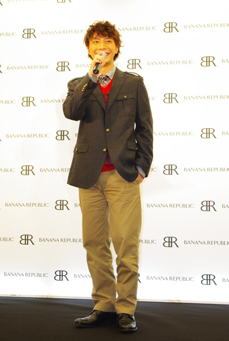 バナナ・リパブリック『ハッピーリース』点灯式に成宮寛貴、登場