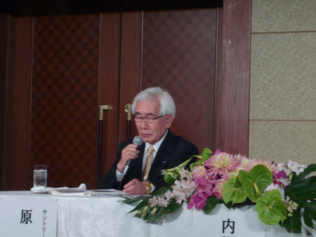 「1986年のオープニング・シリーズ以来、内田光子さんにはたくさん出演して頂きました。これからも少なくとも2年に1度はコンサートをやって欲しいですね」と語るサントリーホール総支配人・原武