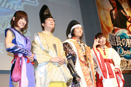 (左から)美甘子、渡辺開発プロデューサー、今村開発ディレクター、小日向えり