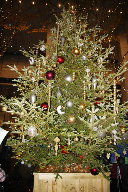 マルシェ・ド・ノエルのクリスマスツリー