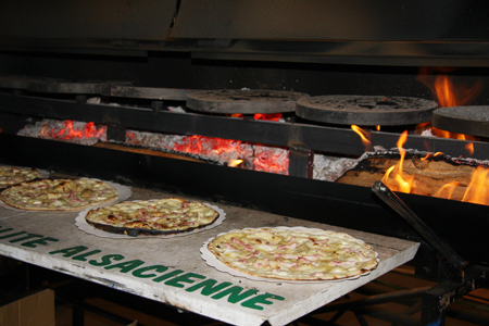 フランス・アルザス地方の伝統料理「タルト・フランベ」