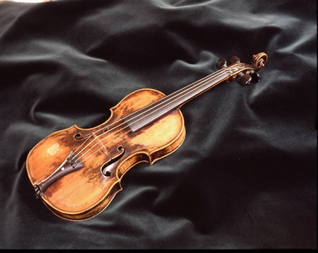 モーツァルトが幼少期に弾いたバイオリン、日本初披露 | チケットぴあ