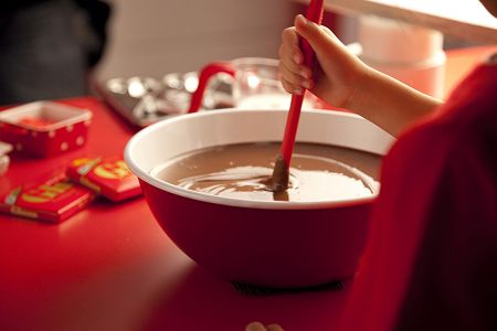 『ロッテ ガーナミルクチョコレート』の新CM『ハートのおまじない篇』