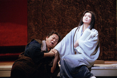 團伊玖磨『夕鶴』2000年公演より　撮影：三枝近志／提供：新国立劇場