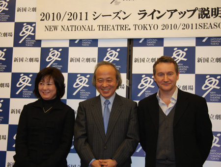 新国立劇場2010/2011シーズンラインナップ発表会　左より：演劇芸術監督 宮田慶子、オペラ芸術監督 尾高忠明、バレエ芸術監督 デヴィッド・ビントレー