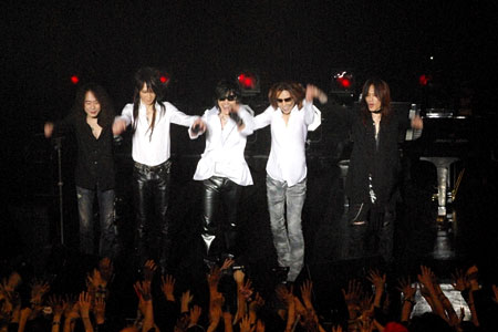 ToshI、ソロ活動ラストライブにX JAPANメンバーが集結 | チケットぴあ