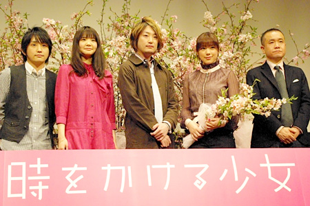 (左から)いきものがかり(水野良樹、吉岡聖恵、山下穂尊)、仲里依紗、谷口正晃監督