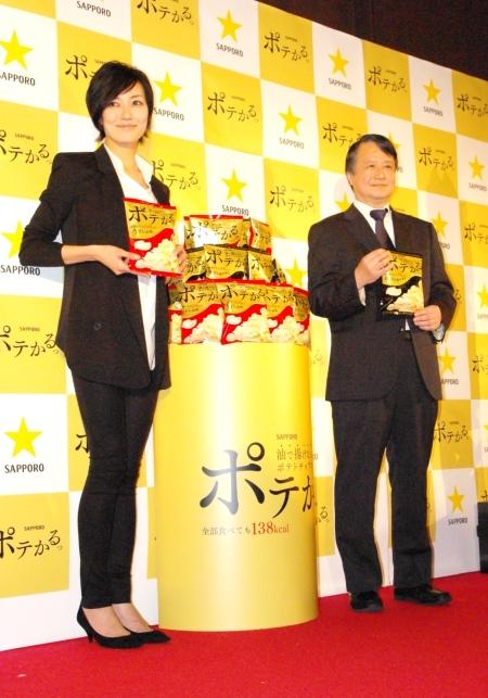板谷由夏とサッポロファインフーズ(株)　代表取締役社長・酒見謙三