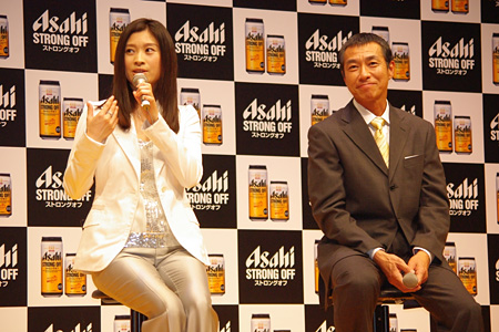 トークショーを行った篠原涼子と柳葉敏郎