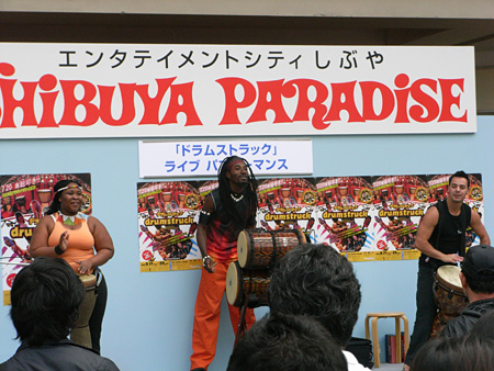 4月30日、渋谷・ハチ公前で行われたイベントの様子