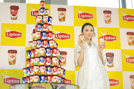 田中麗奈とチルドカップタワー