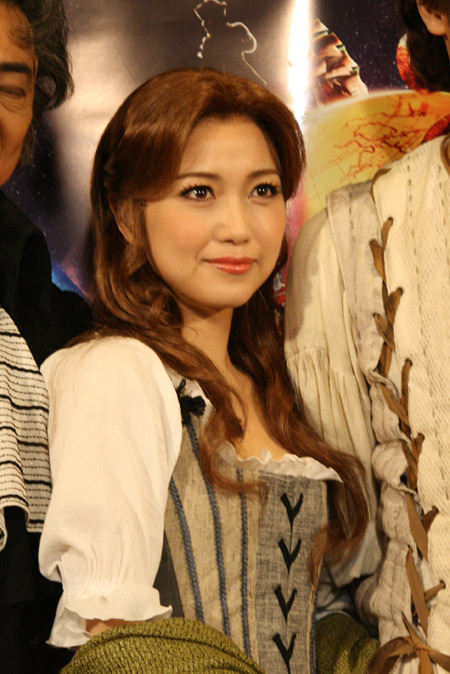 新妻聖子