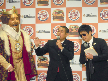 バーガーキング(R)のキャラクター“KING”とデンジャラス