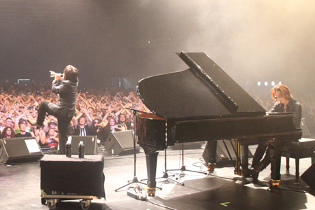 X JAPAN、欧州初上陸。8000人の日仏大合唱 | チケットぴあ[音楽 J-POP X JAPAN、欧州初上陸。8000人の日仏大合唱 | チケットぴあ[音楽 J-POP