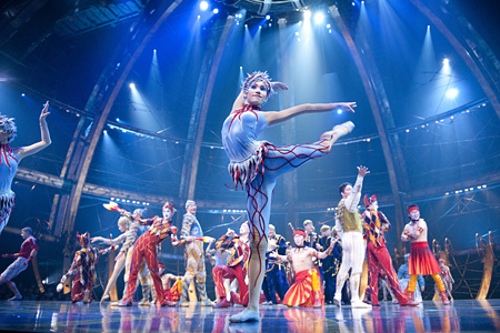 『ZED』100万人達成　Costume:Renee April　(c)2010 Cirque du Soleil Inc.