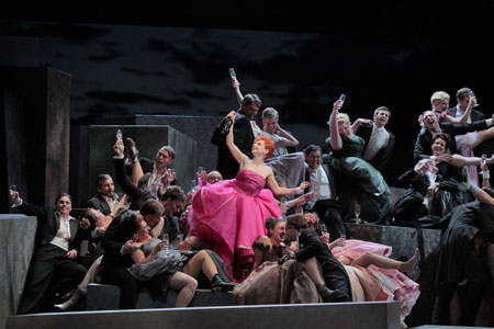 トリノ王立歌劇場『椿姫』 (c)Ken Howard / Teatro Regio di Torino