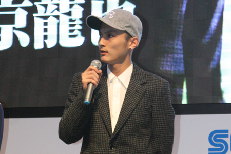 右京龍也役の高良健吾