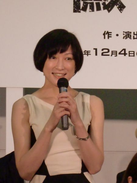 舞台『黴菌』会見より。緒川たまき