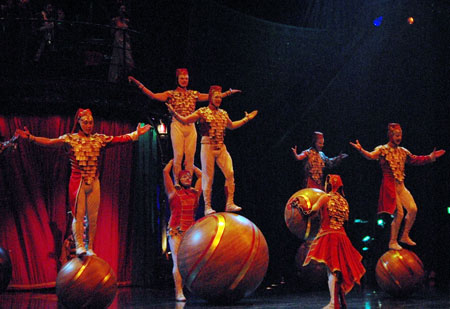 『KOOZA(クーザ)』公開リハーサルより。「シャリバリ」