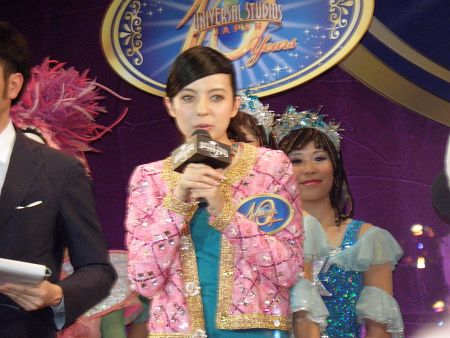 ユニバーサル・スタジオ・ジャパン10周年「ハッピー・サプライズ」プレスイベントに出席したベッキー