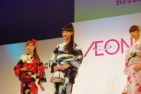 ミニファッションショーの様子