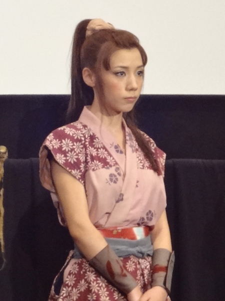 会見より　仲里依紗
