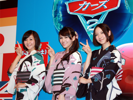 ぐっさんとperfumeが カーズ2 ジャパン プレミアに登場 チケットぴあ 映画 洋画