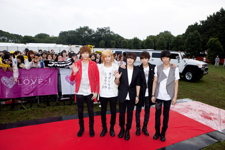 日本初のk Pop野外フェス開催 Kara Ftisland 超新星ら2万人魅了 チケットぴあ 音楽 海外rock Pops