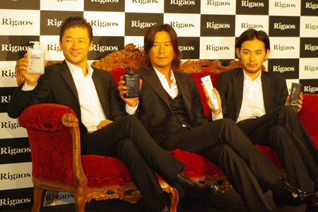 「Rigaos」新商品・新CM発表会より。左から浅野忠信、豊川悦司、松田龍平