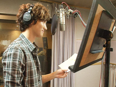 日本語吹替にチャレンジするチャンミン(東方神起)　(C)S.M. ENTERTAINMENT & SAMHWA NETWORKS 2011 All Rights Reserved