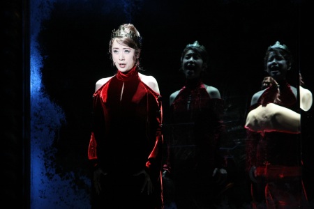 井上芳雄主演ミュージカル『ハムレット』が開幕