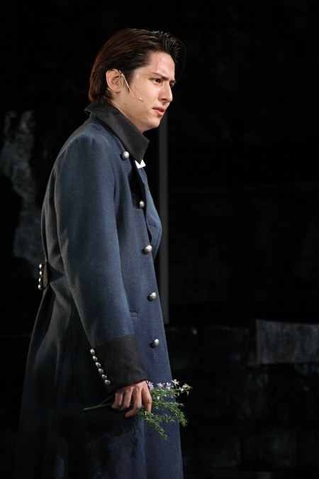 井上芳雄主演ミュージカル『ハムレット』が開幕