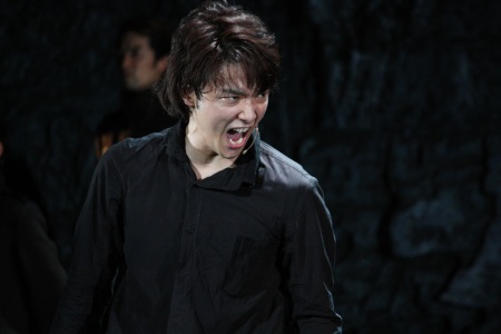 井上芳雄主演ミュージカル『ハムレット』が開幕