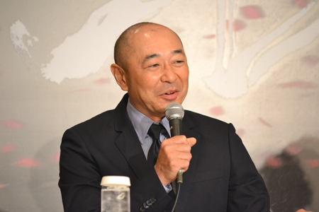 製作発表より、高橋克実