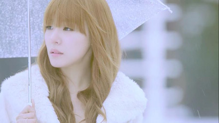 新曲『Time Machine』ミュージック・ビデオに出演するティファニー