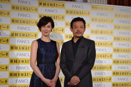 左から安田成美、近藤芳正